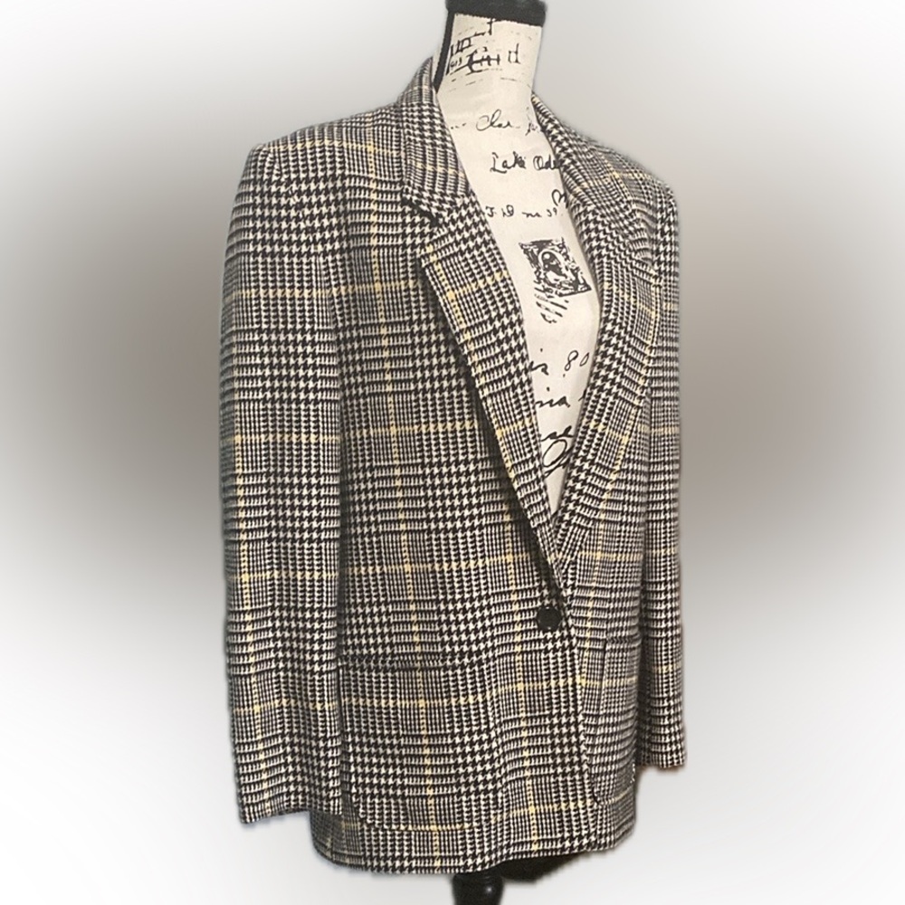Pendleton Houndstooth Plaid Blazer in Black, White & Tan